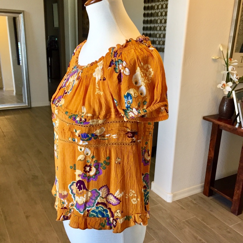 Patrons of Peace Off The Shoulder Floral Top - Picture 4 of 7